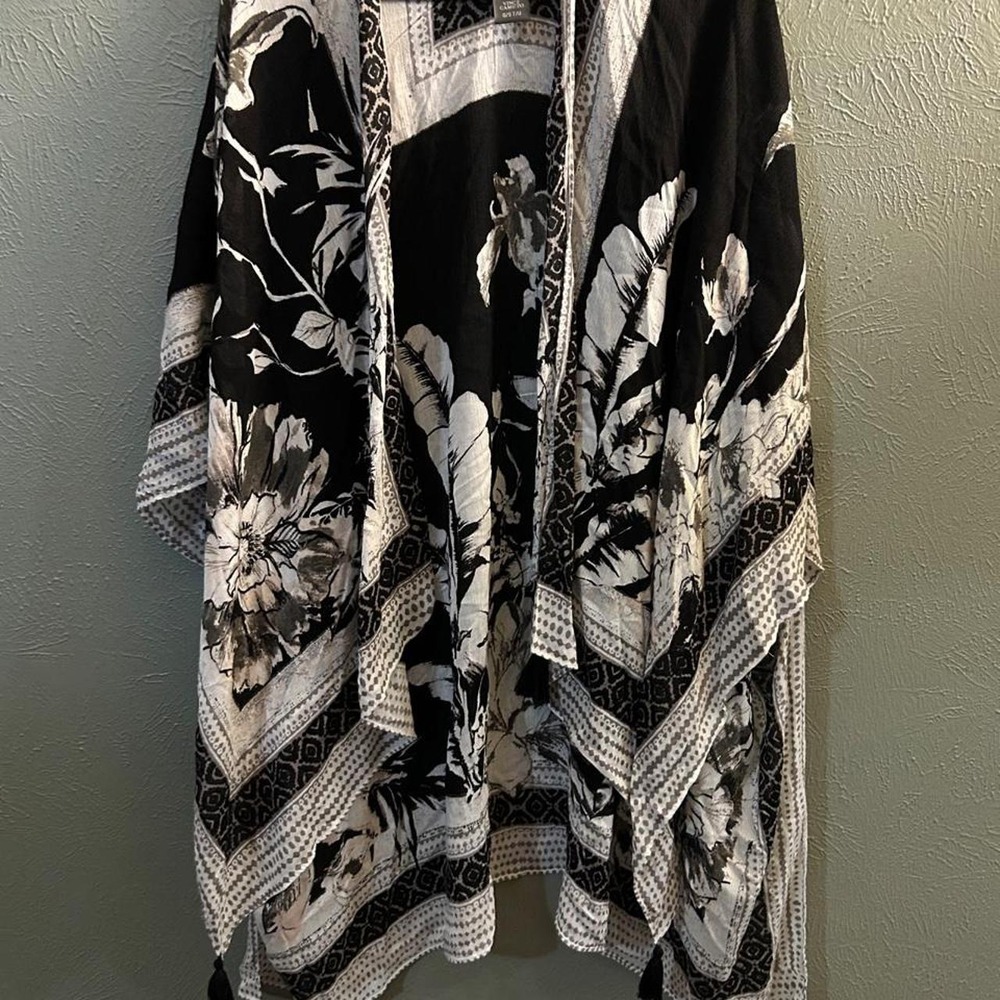 Vince Camuto Size S Black Floral Kimono Cardigan Flowy Boho, Botanical